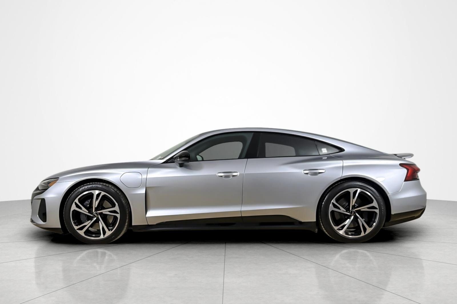 Used 2024 Audi e-tron GT Premium Plus AWD/4WD image 2