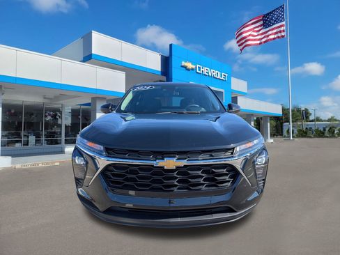 Used 2024 Chevrolet Trax LS w/ LS Convenience Package image 2