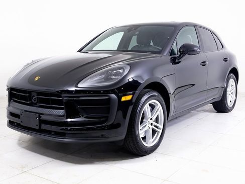 Certified 2025 Porsche Macan image 1