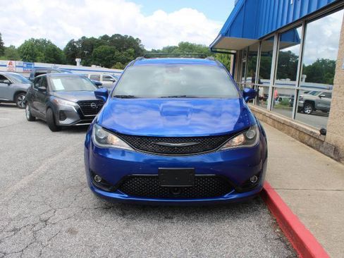 Used 2019 Chrysler Pacifica Touring-L w/ Advanced Safetytec Group FWD image 2