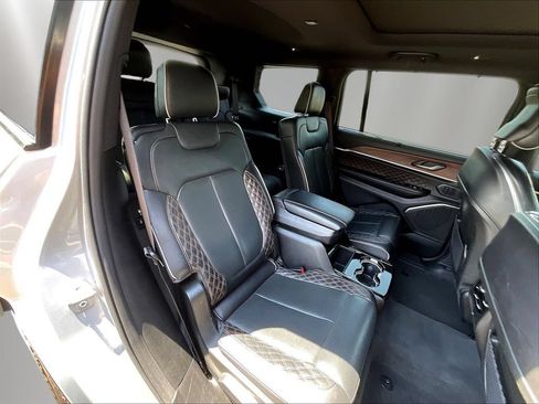 Used 2022 Jeep Grand Cherokee L Summit w/ Luxury Tech Group V AWD/4WD image 25