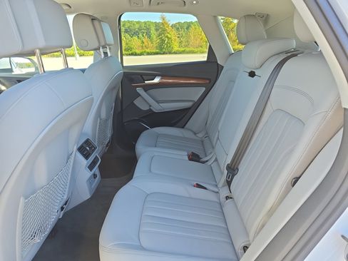 Used 2022 Audi Q5 2.0T Premium w/ Convenience Package image 14