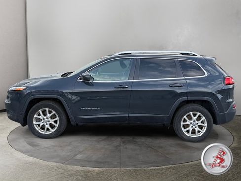 Used 2018 Jeep Cherokee Latitude Plus w/ Comfort/Convenience Group image 4