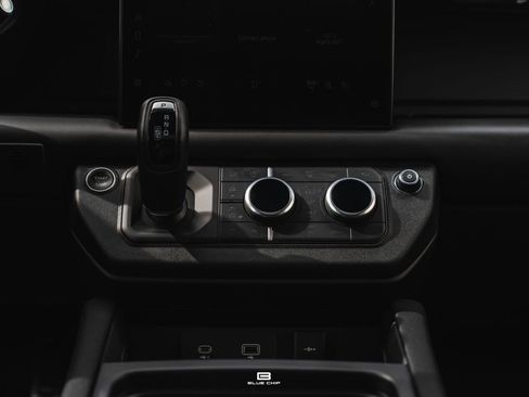 Used 2024 Land Rover Defender 110 V8 image 27