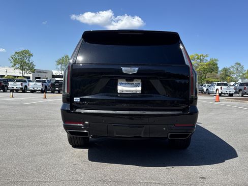 Used 2025 Cadillac Escalade Sport Platinum w/ LPO, ONYX Package image 9