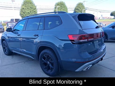 Used 2025 Volkswagen Atlas Peak Edition SE AWD/4WD image 5