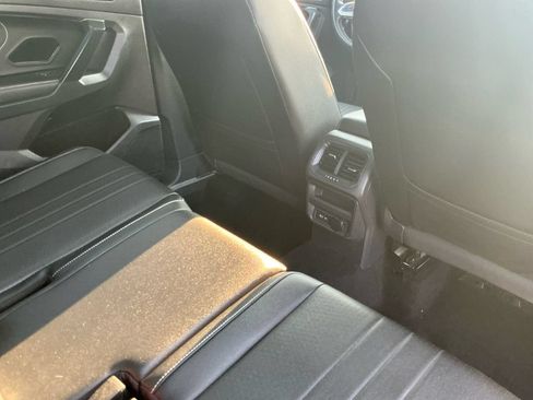 Used 2023 Volkswagen Tiguan SE AWD/4WD image 21