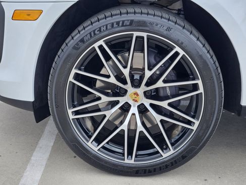 Certified 2026 Porsche Macan image 14