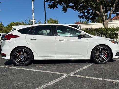 Used 2015 Ford Focus ST FWD image 3