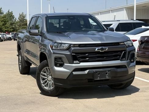 Used 2023 Chevrolet Colorado LT w/ LT Convenience Package RWD image 2