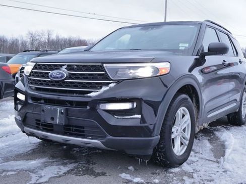 Used 2022 Ford Explorer XLT w/ Equipment Group 202A image 2