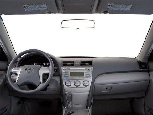 Used 2010 Toyota Camry XLE FWD image 5