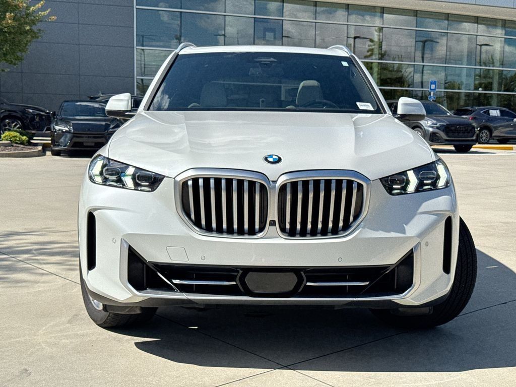 Used 2025 BMW X5 xDrive40i w/ Premium Package AWD/4WD image 4
