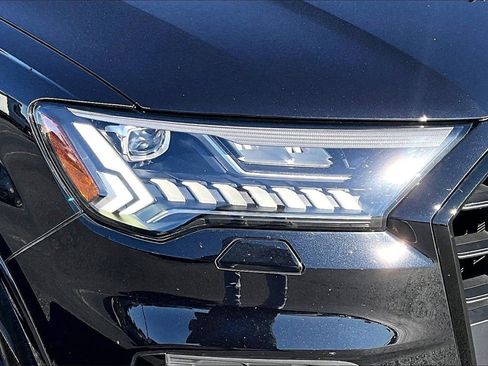 Used 2021 Audi SQ7 Prestige w/ Prestige Package image 32