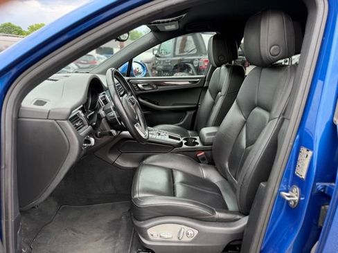 Used 2018 Porsche Macan AWD/4WD image 12