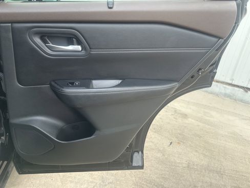 Used 2023 Nissan Rogue SL w/ SL Premium Package image 15