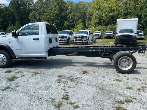 New 2025 RAM 5500 4x4 Regular Cab image 11