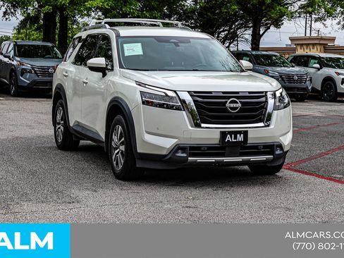 Used 2022 Nissan Pathfinder SL FWD image 5