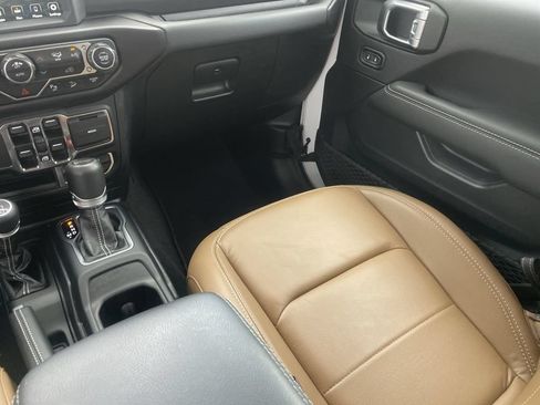 Used 2020 Jeep Wrangler Unlimited Sahara AWD/4WD image 18