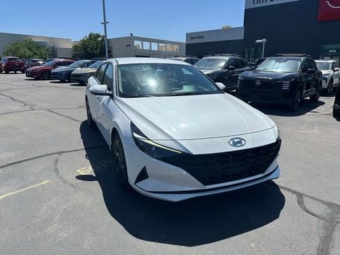 Used 2023 Hyundai Elantra SEL FWD image 3