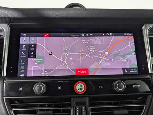 Certified 2025 Porsche Macan image 32