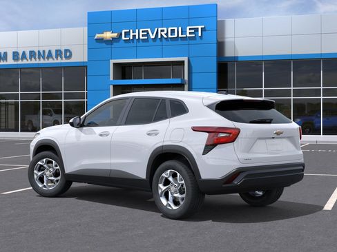 New 2026 Chevrolet Trax LS w/ LS Convenience Package FWD image 3