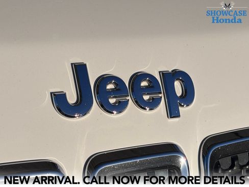 Used 2021 Jeep Cherokee Latitude Lux w/ Comfort/Convenience Group FWD image 9