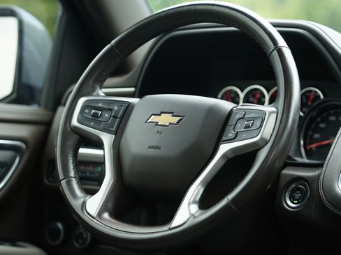 Used 2021 Chevrolet Suburban LT w/ Rear Media and Nav Package RWD image 23