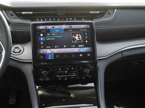 Used 2023 Jeep Grand Cherokee Limited w/ Luxury Tech Group II image 17