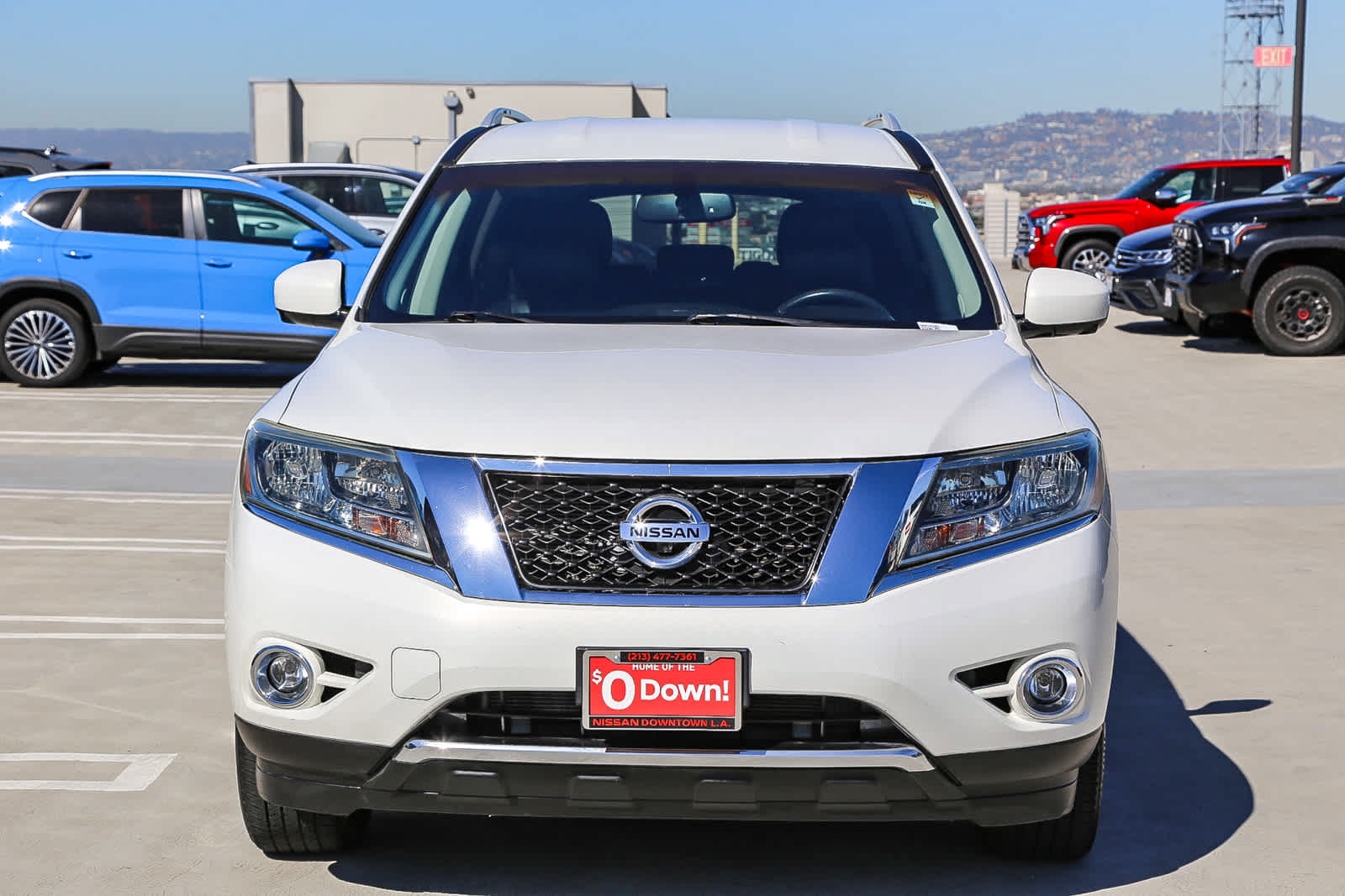 Used 2013 Nissan Pathfinder Platinum FWD image 2