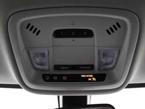 Used 2021 Chevrolet Traverse LT FWD image 20
