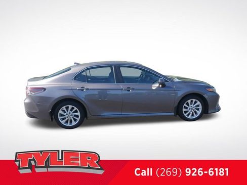 Used 2021 Toyota Camry LE FWD image 9