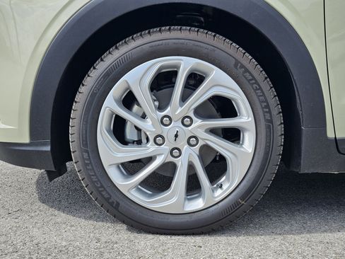 New 2027 Chevrolet Bolt LT w/ Comfort Package FWD image 7