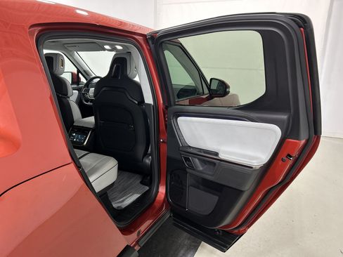 Used 2024 Rivian R1T Adventure AWD/4WD image 19