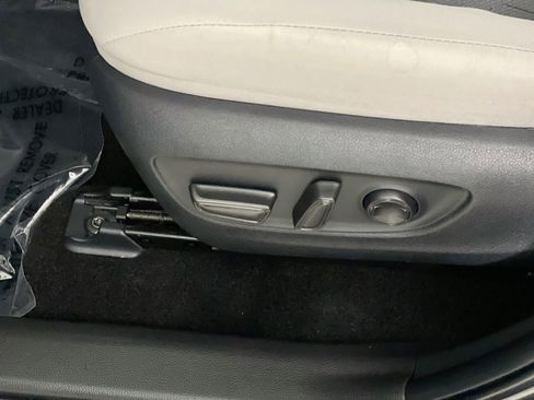 Used 2025 Toyota RAV4 XLE w/ Convenience Package FWD image 16