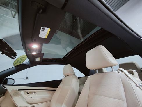 Used 2014 Volkswagen Eos FWD image 40