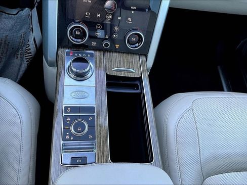 Used 2019 Land Rover Range Rover HSE image 17