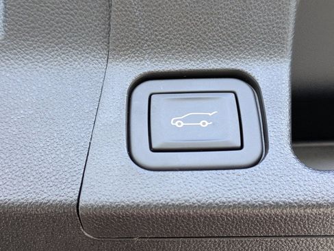 Certified 2023 GMC Acadia Denali w/ Denali Ultimate Package FWD image 13