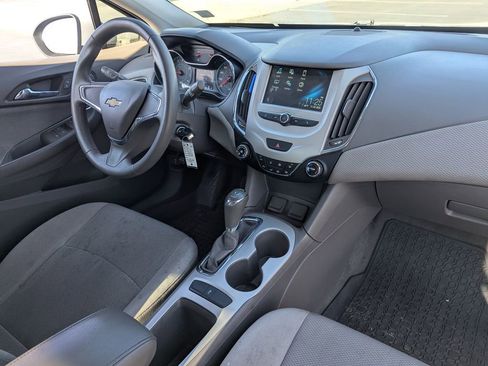 Used 2018 Chevrolet Cruze LS FWD image 28