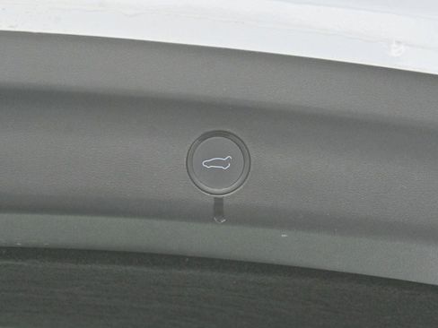 Used 2021 Tesla Model Y Long Range image 10