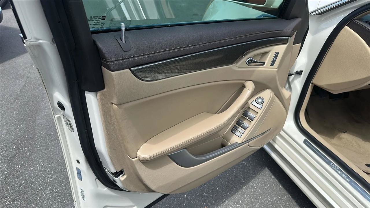 Used 2013 Cadillac CTS Luxury RWD image 20