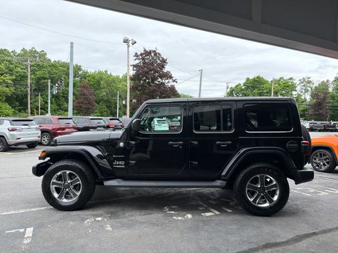 Used 2020 Jeep Wrangler Unlimited Sahara AWD/4WD image 4