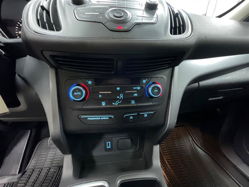 Used 2017 Ford Escape SE AWD/4WD image 16