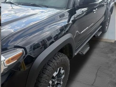 Used 2022 Toyota Tacoma TRD Off-Road AWD/4WD image 12