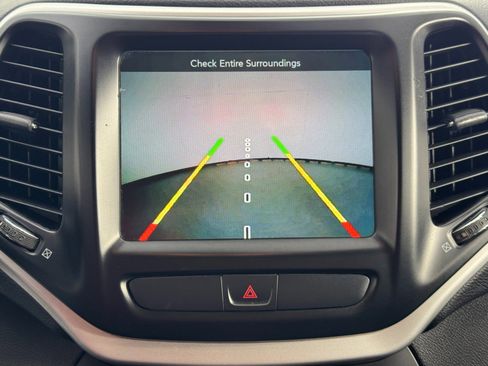 Used 2017 Jeep Cherokee Trailhawk w/ Cold Weather Group image 25