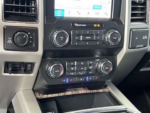 Used 2019 Ford F250 Lariat w/ Lariat Ultimate Package AWD/4WD image 30