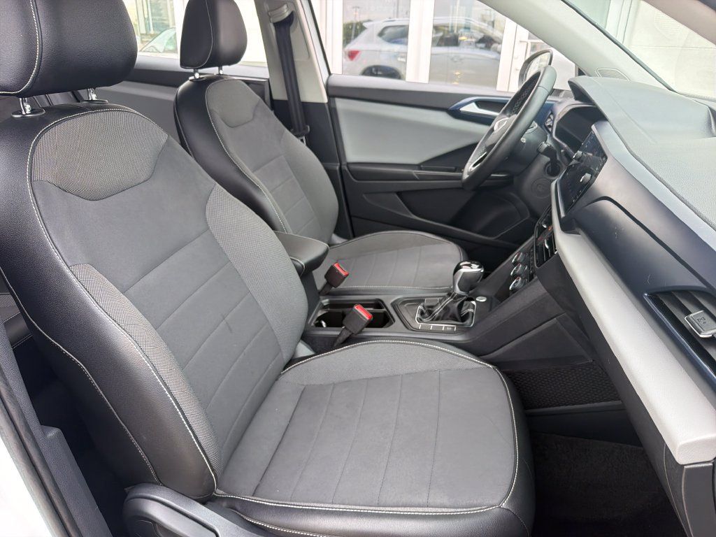 Used 2022 Volkswagen Taos SE FWD image 26
