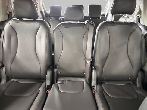 New 2026 Kia Carnival EX image 10