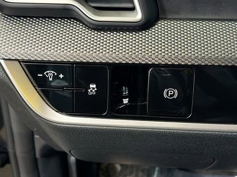 Used 2025 Kia Sportage LX image 12