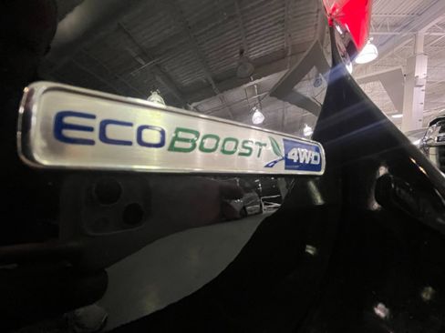 Used 2020 Ford Explorer XLT w/ Equipment Group 202A image 8